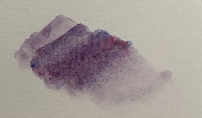 Mélange violet obtenu après activation à l’eau des crayons aquarelle