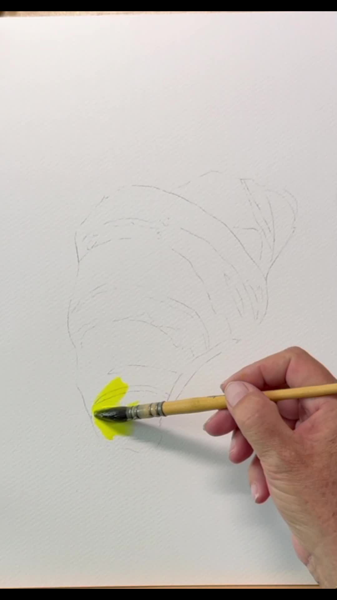 esquisse au crayon d'un croissant avant peinture à l'aquarelle